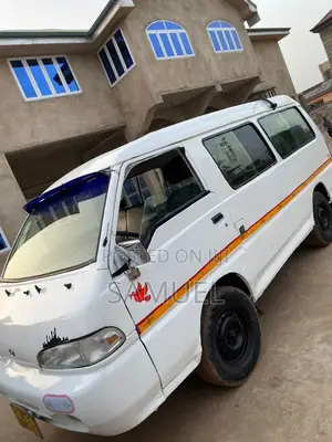 Hyundai H-100 2004 White
