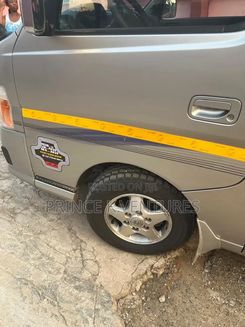 Nissan Caravan (Urvan) 2005 Silver