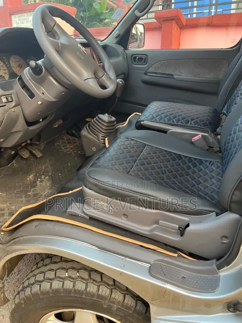 Nissan Caravan (Urvan) 2005 Silver