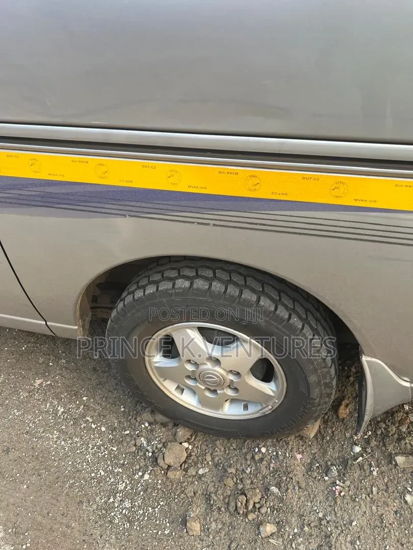 Nissan Caravan (Urvan) 2005 Silver
