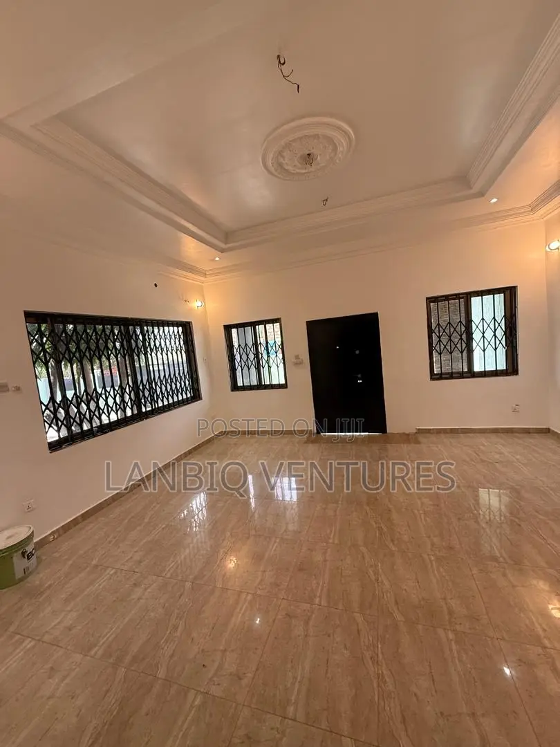 5bdrm House in Ashaley Botwe for sale