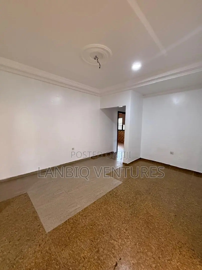 5bdrm House in Ashaley Botwe for sale