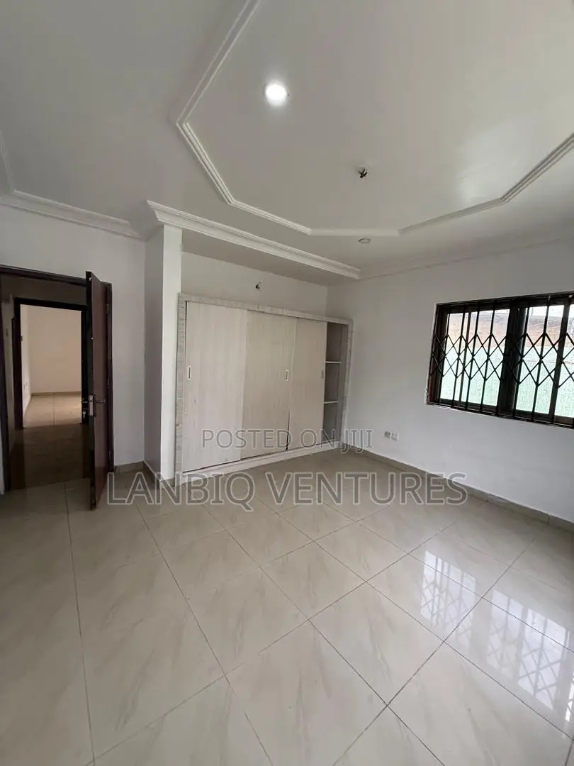 5bdrm House in Ashaley Botwe for sale