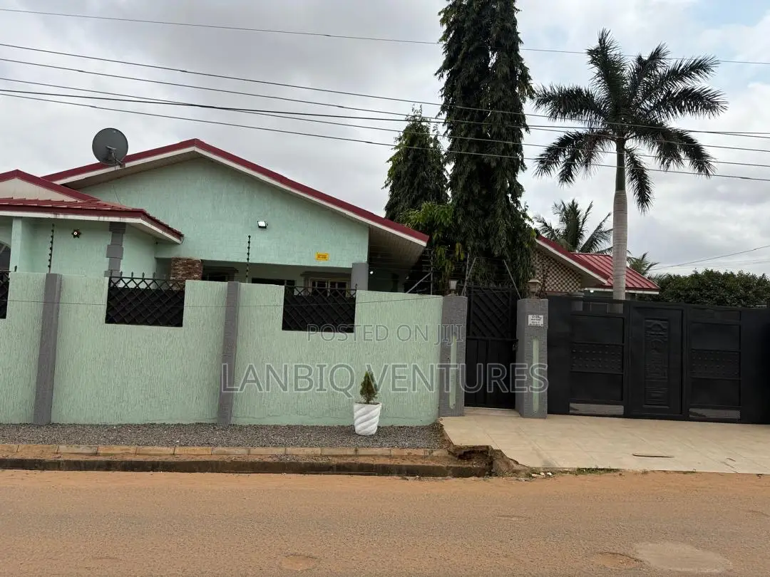 5bdrm House in Ashaley Botwe for sale