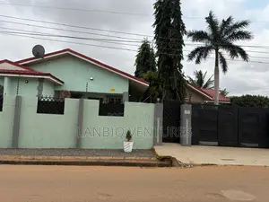 5bdrm House in Ashaley Botwe for sale