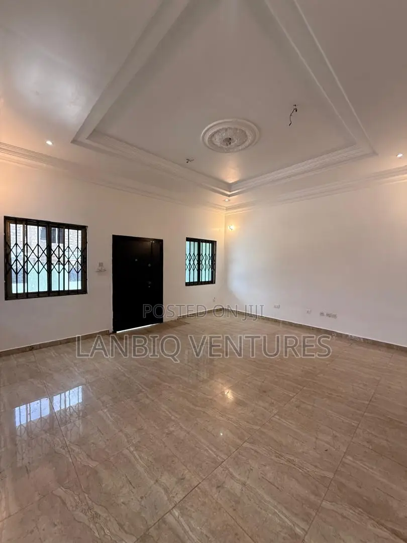5bdrm House in Ashaley Botwe for sale