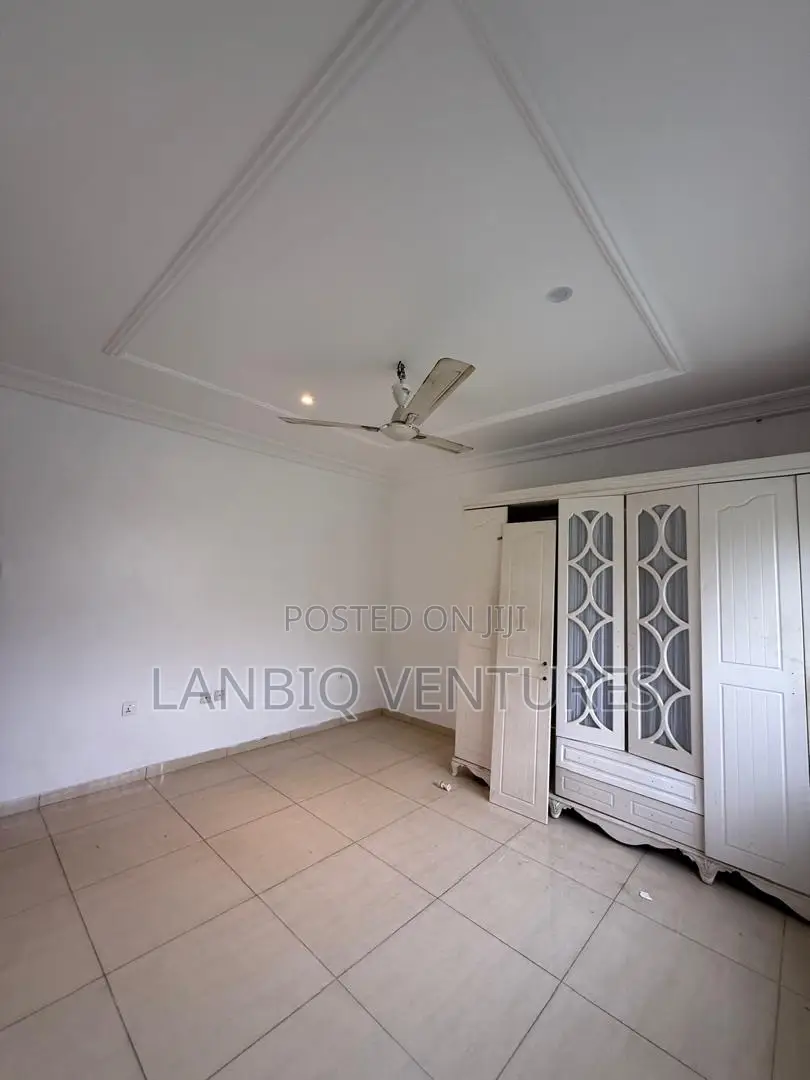5bdrm House in Ashaley Botwe for sale