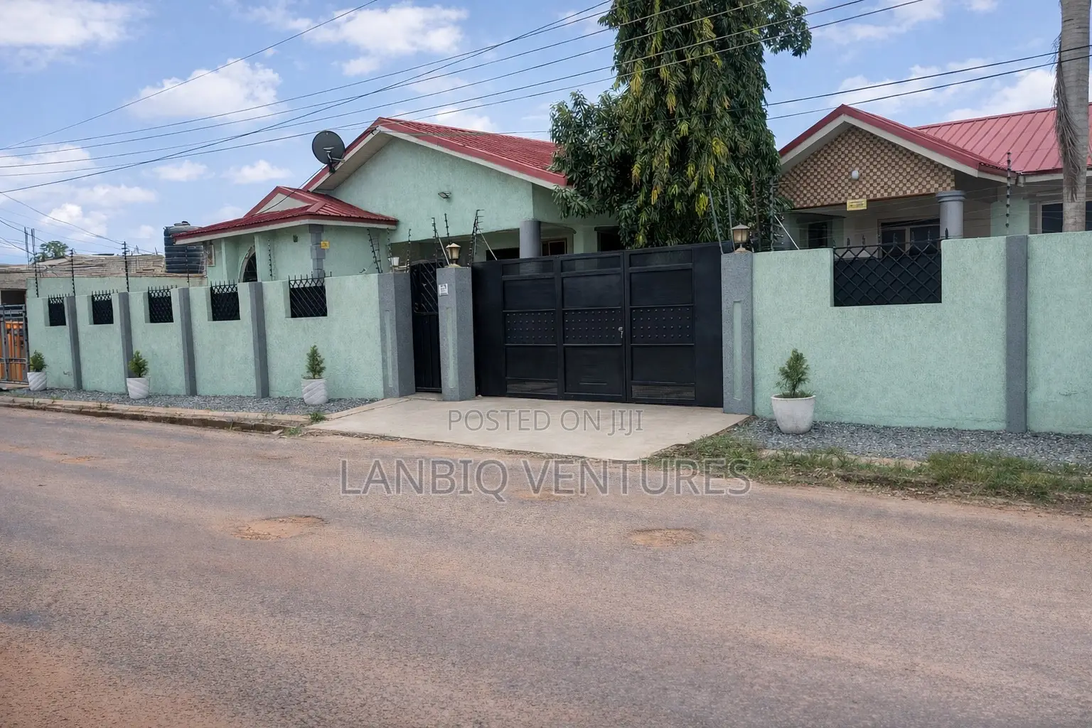 5bdrm House in Ashaley Botwe for sale