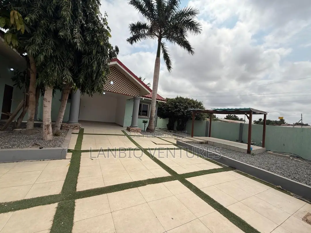 5bdrm House in Ashaley Botwe for sale