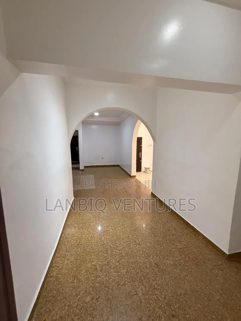 5bdrm House in Ashaley Botwe for sale
