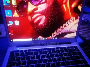 Laptop 4GB Intel HDD+SSD 350GB