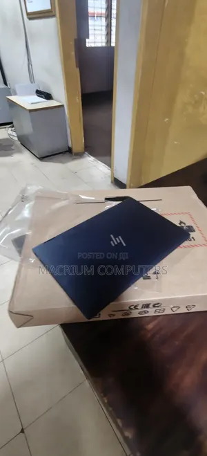 New Laptop HP Dragonfly G2 16GB Intel Core i5 SSD 256GB