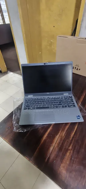 New Laptop Dell Precision 3580 16GB Intel Core i7 SSD 512GB