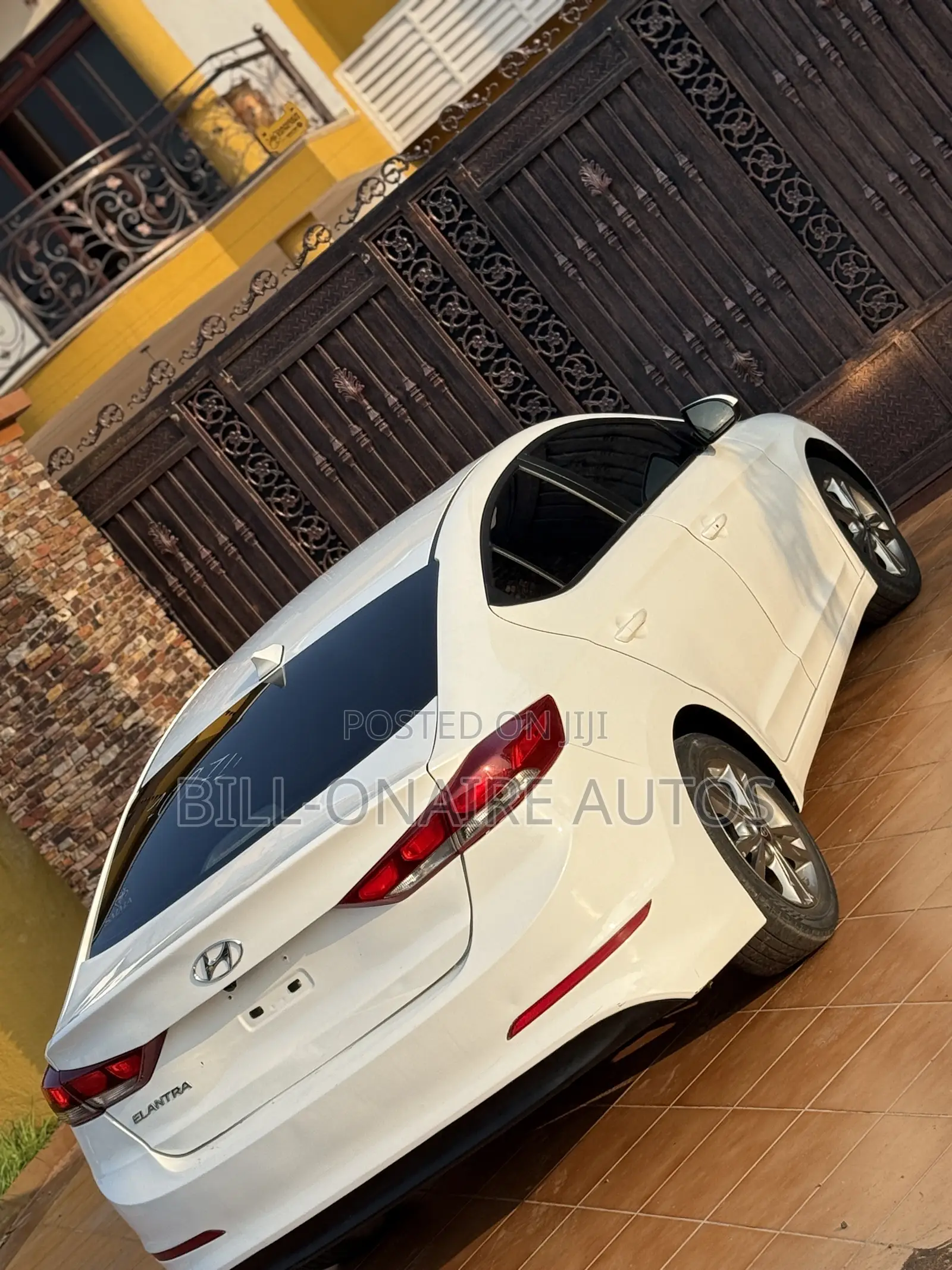 Hyundai Elantra Value Edition Sedan FWD (2.0L 4cyl 6A) 2017 White