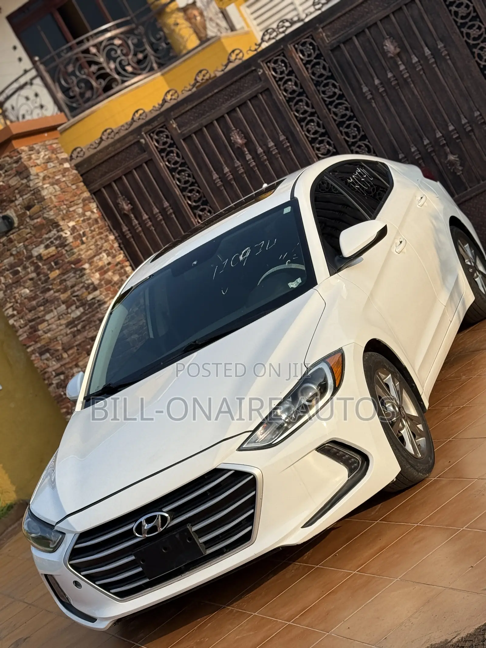 Hyundai Elantra Value Edition Sedan FWD (2.0L 4cyl 6A) 2017 White