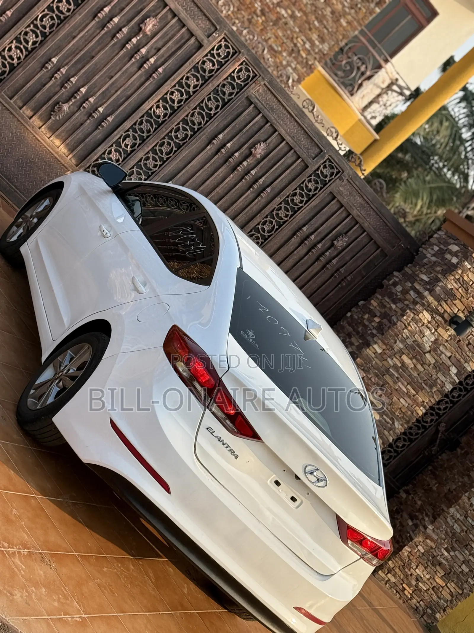 Hyundai Elantra Value Edition Sedan FWD (2.0L 4cyl 6A) 2017 White