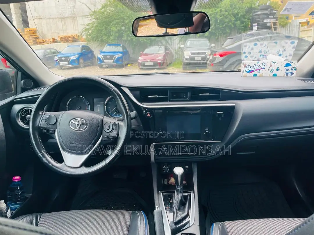 Toyota Corolla SE 4dr Sedan (1.8L 4cyl CVT) 2017 Gray