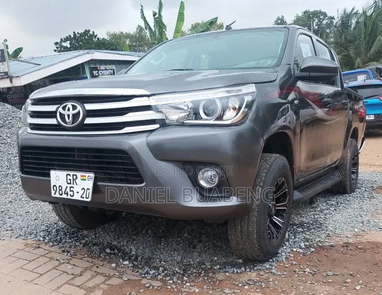 Toyota Hilux 2020 Gray