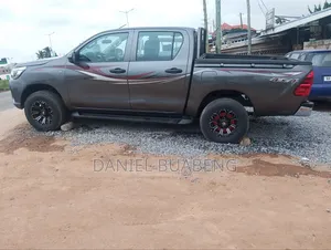 Toyota Hilux 2020 Gray