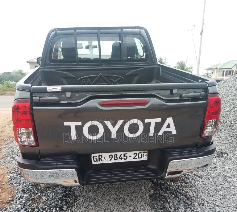 Toyota Hilux 2020 Gray