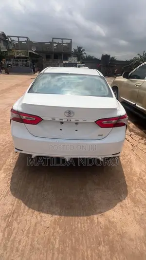 Toyota Camry SE FWD 2020 White