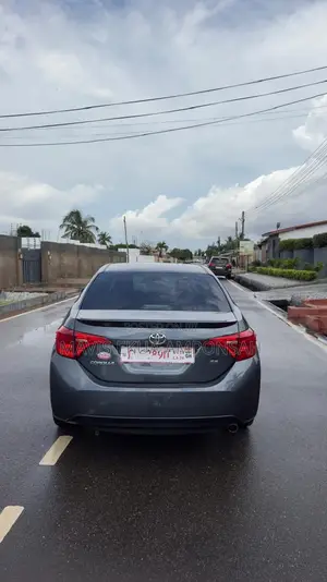 Toyota Corolla SE 4dr Sedan (1.8L 4cyl CVT) 2017 Gray