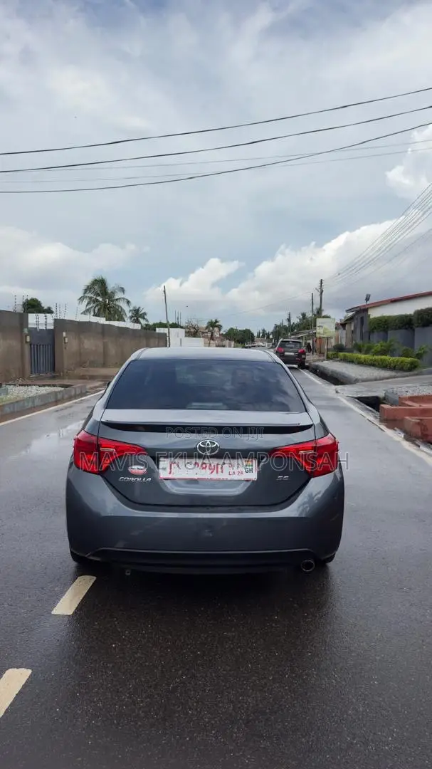 Toyota Corolla SE 4dr Sedan (1.8L 4cyl CVT) 2017 Gray