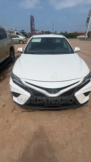 Toyota Camry SE FWD 2020 White