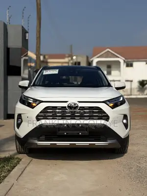 Toyota RAV4 XLE Premium 2025 White