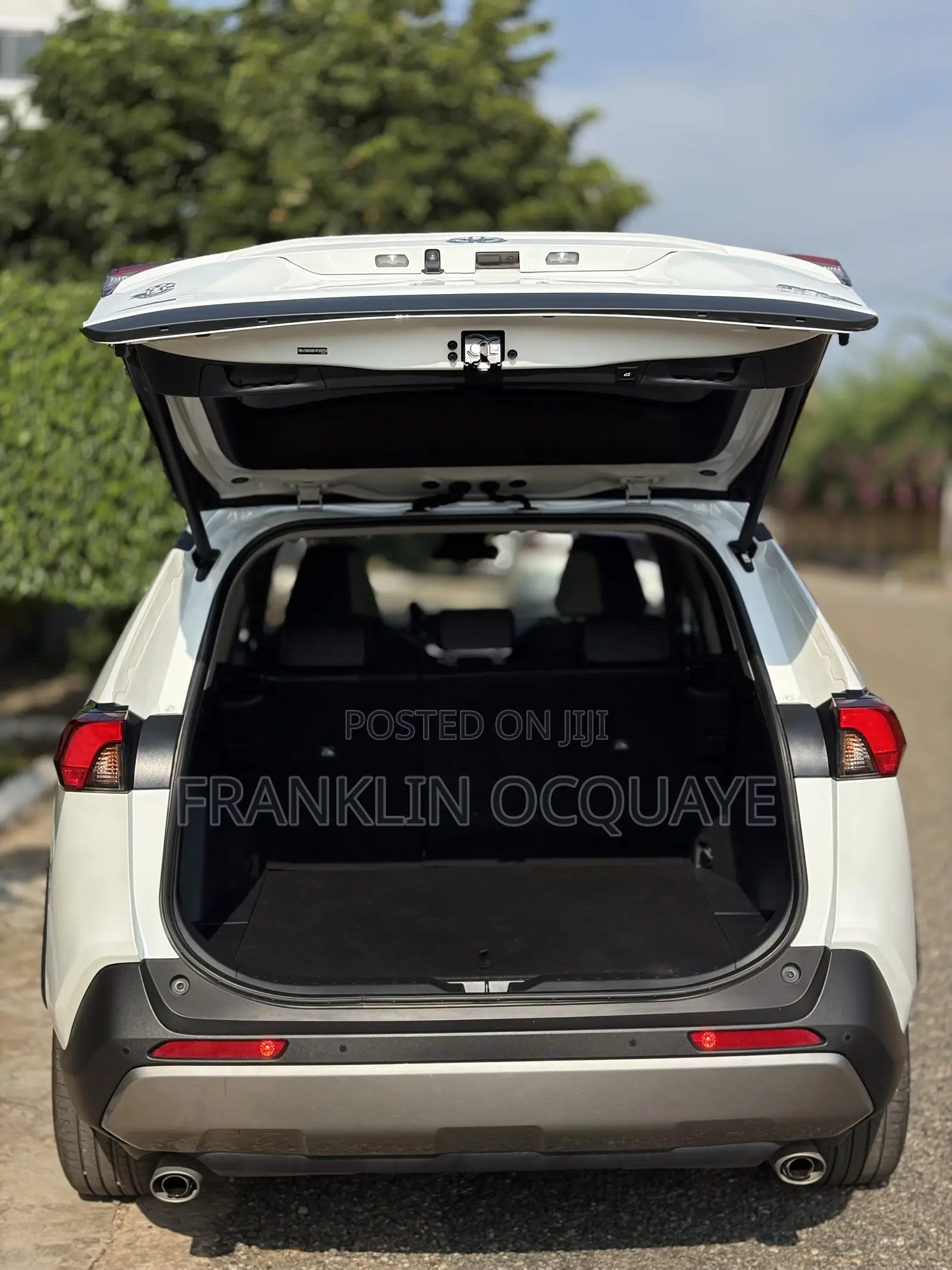 Toyota RAV4 XLE Premium 2025 White