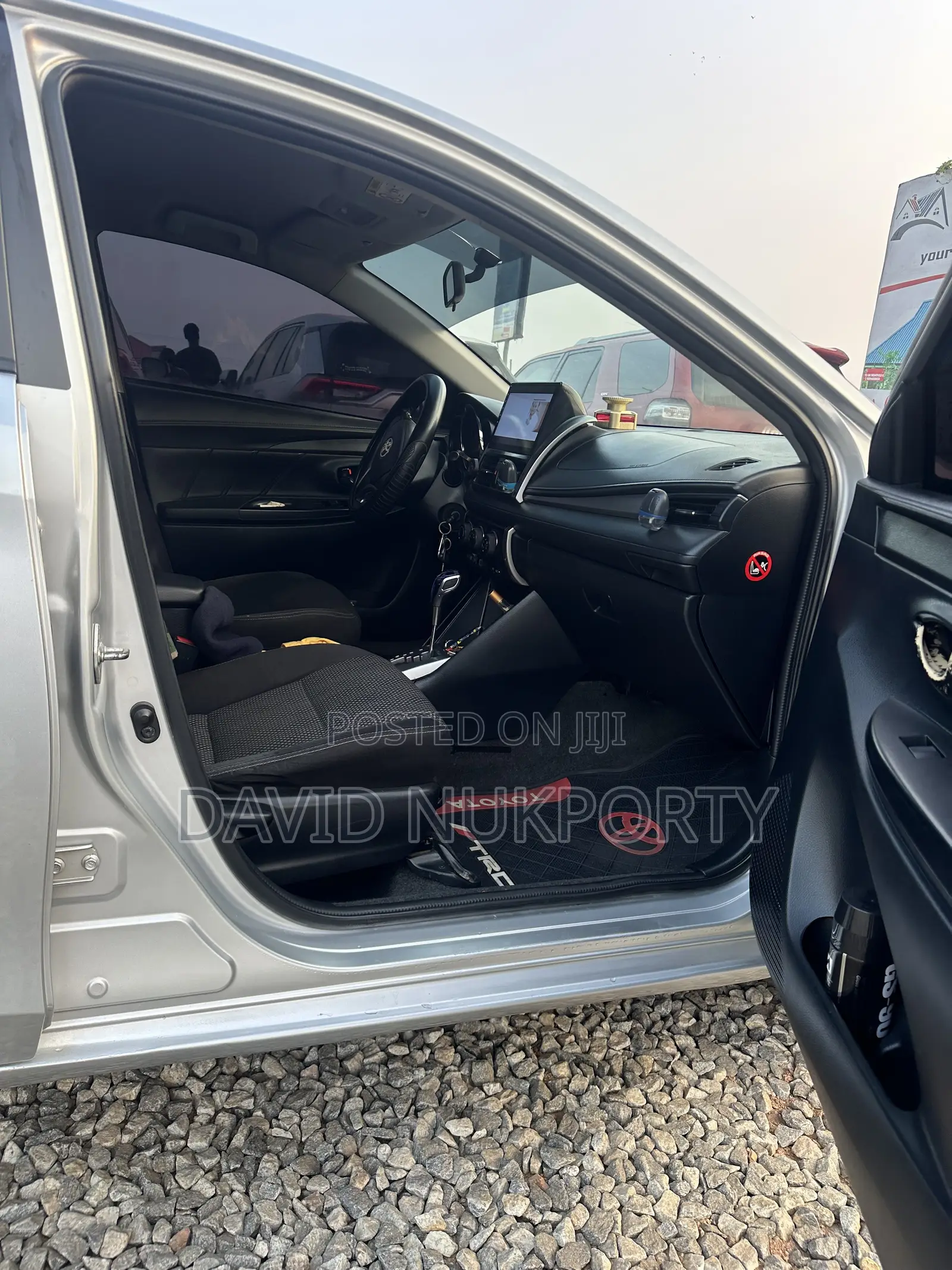 Toyota Yaris 2015 Silver
