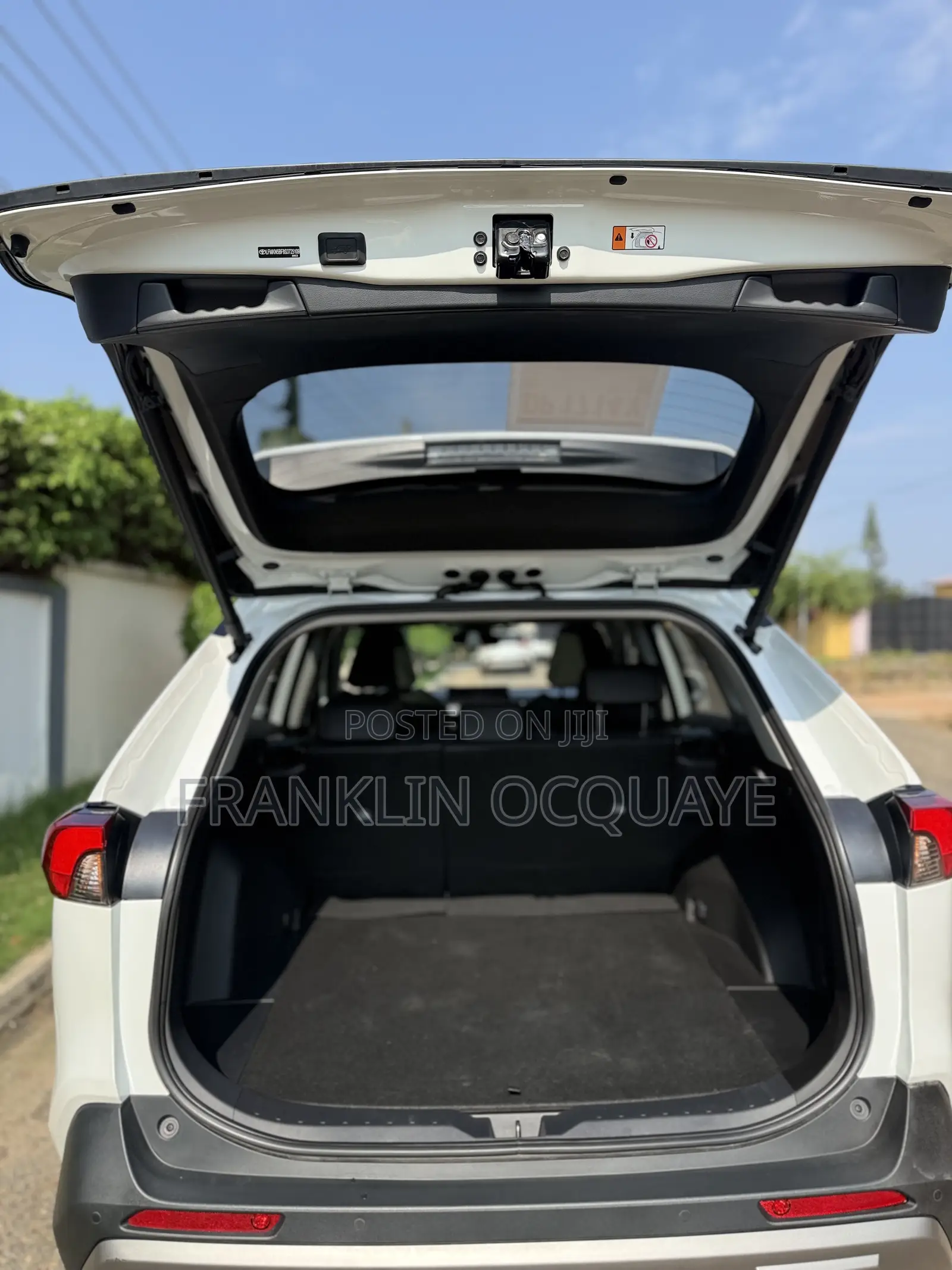 Toyota RAV4 XLE FWD 2023 White