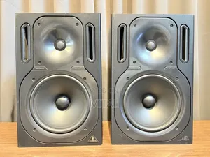 Behringer Truth B2031