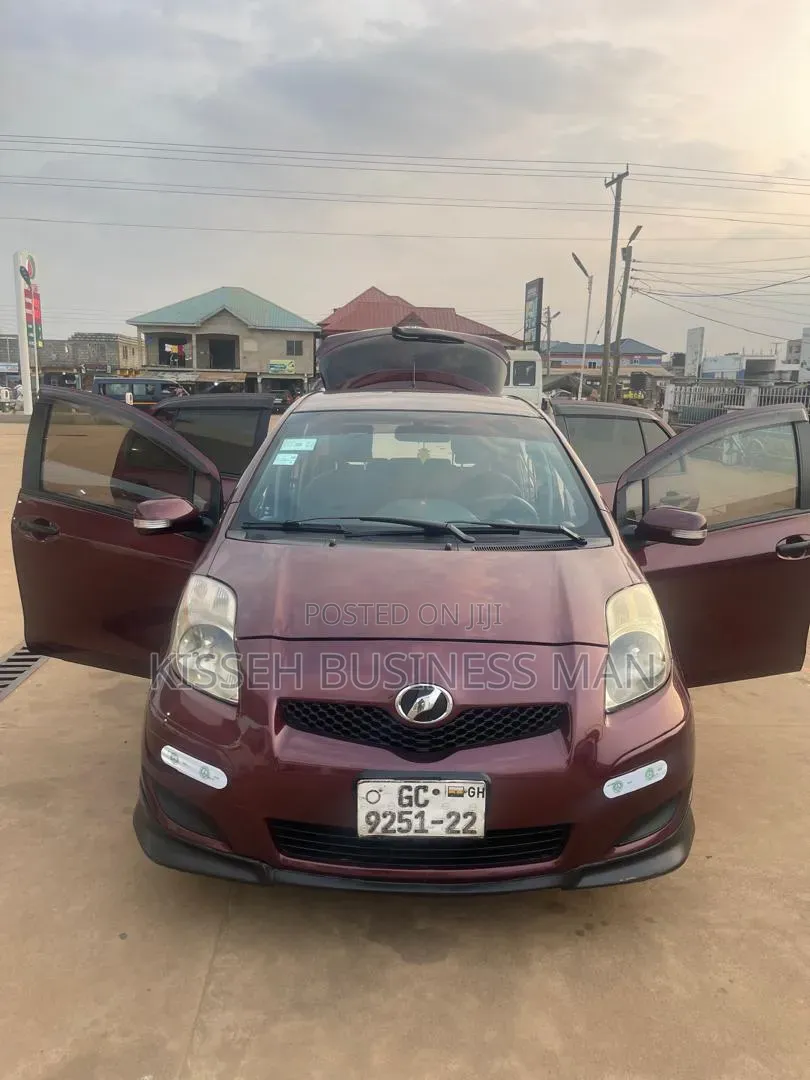 Toyota Vitz 2010 Brown
