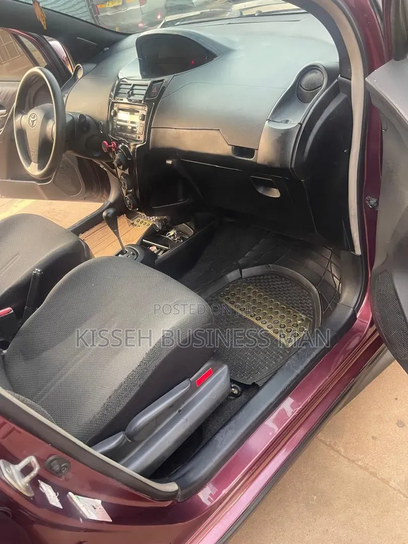 Toyota Vitz 2010 Brown