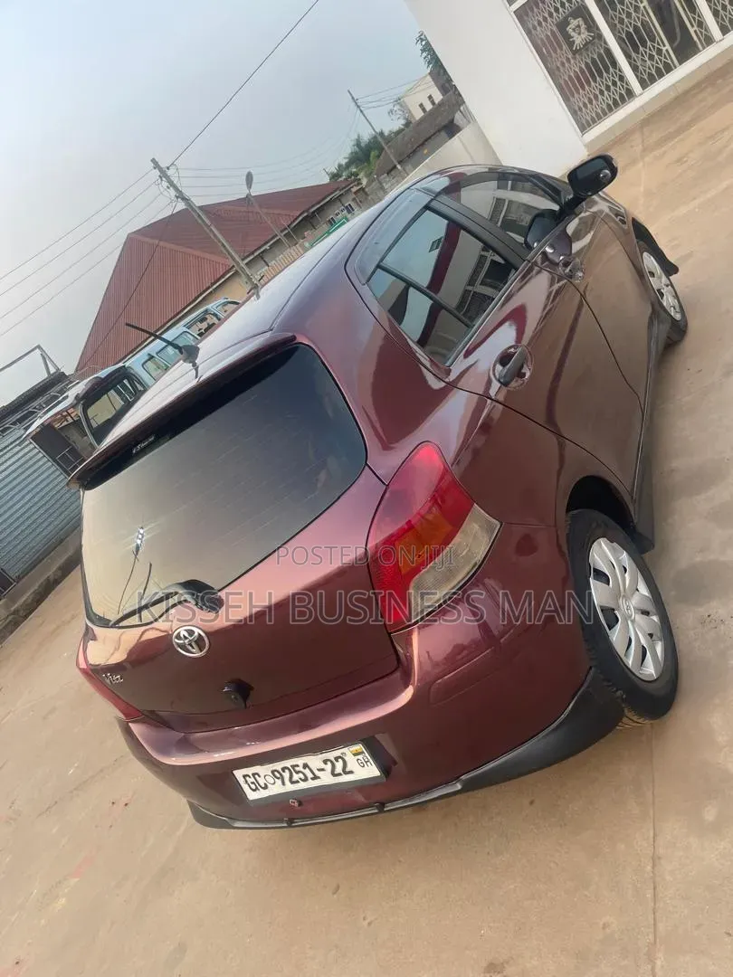 Toyota Vitz 2010 Brown