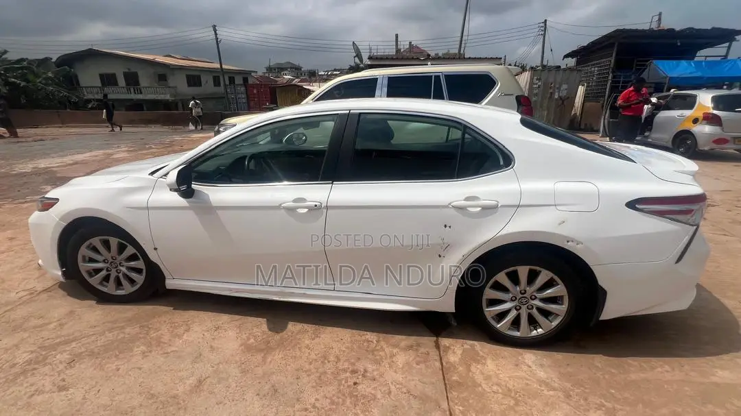 Toyota Camry SE FWD 2020 White