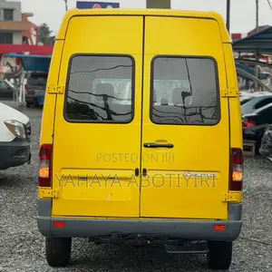 Mercedes-Benz Sprinter 2005 Yellow