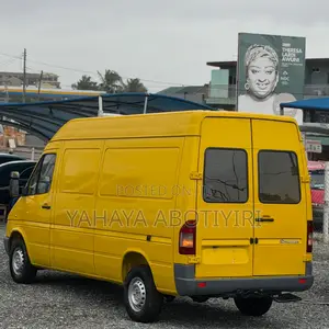 Mercedes-Benz Sprinter 2005 Yellow