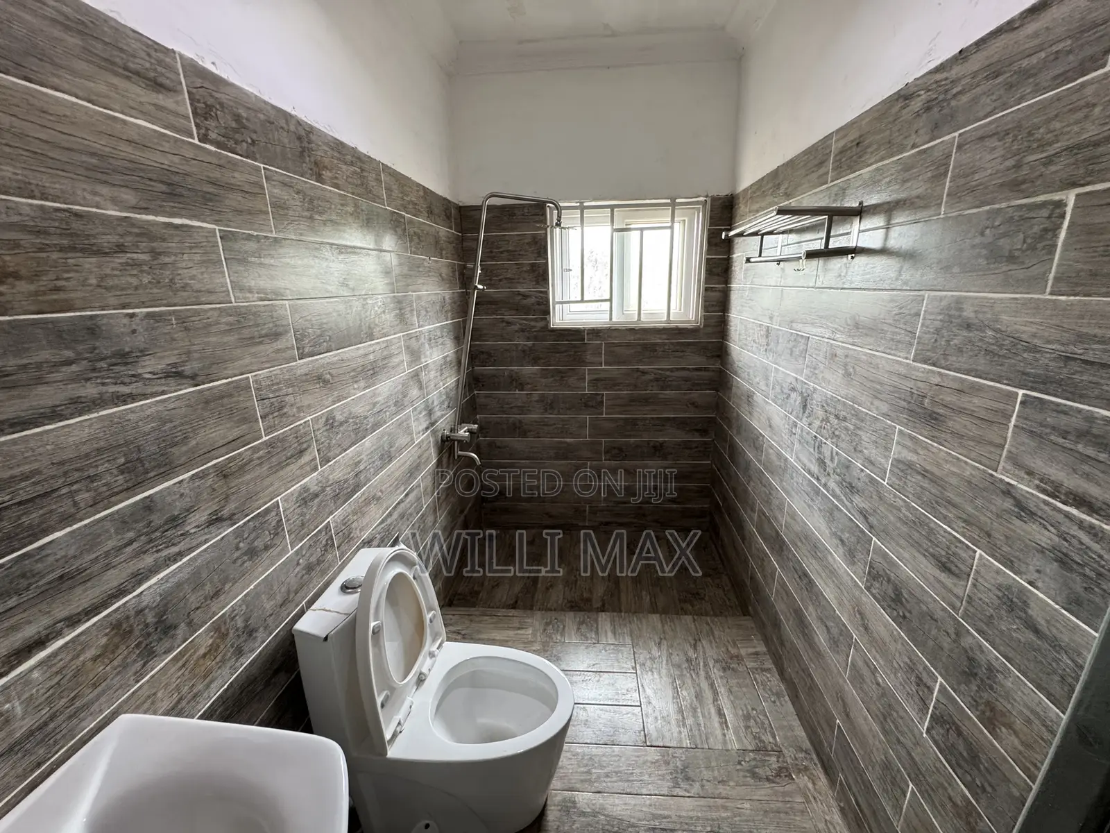 3bdrm Bungalow in Amrahia, Adenta for rent