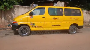 Toyota HiAce 2010 Yellow