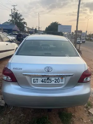 Toyota Belta 2010 Silver