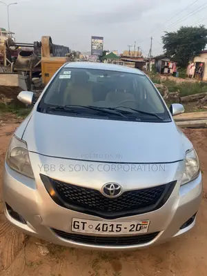 Toyota Belta 2010 Silver