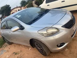 Toyota Belta 2010 Silver