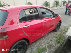 Toyota Vitz 1.3 AWD 3dr 2010 Red