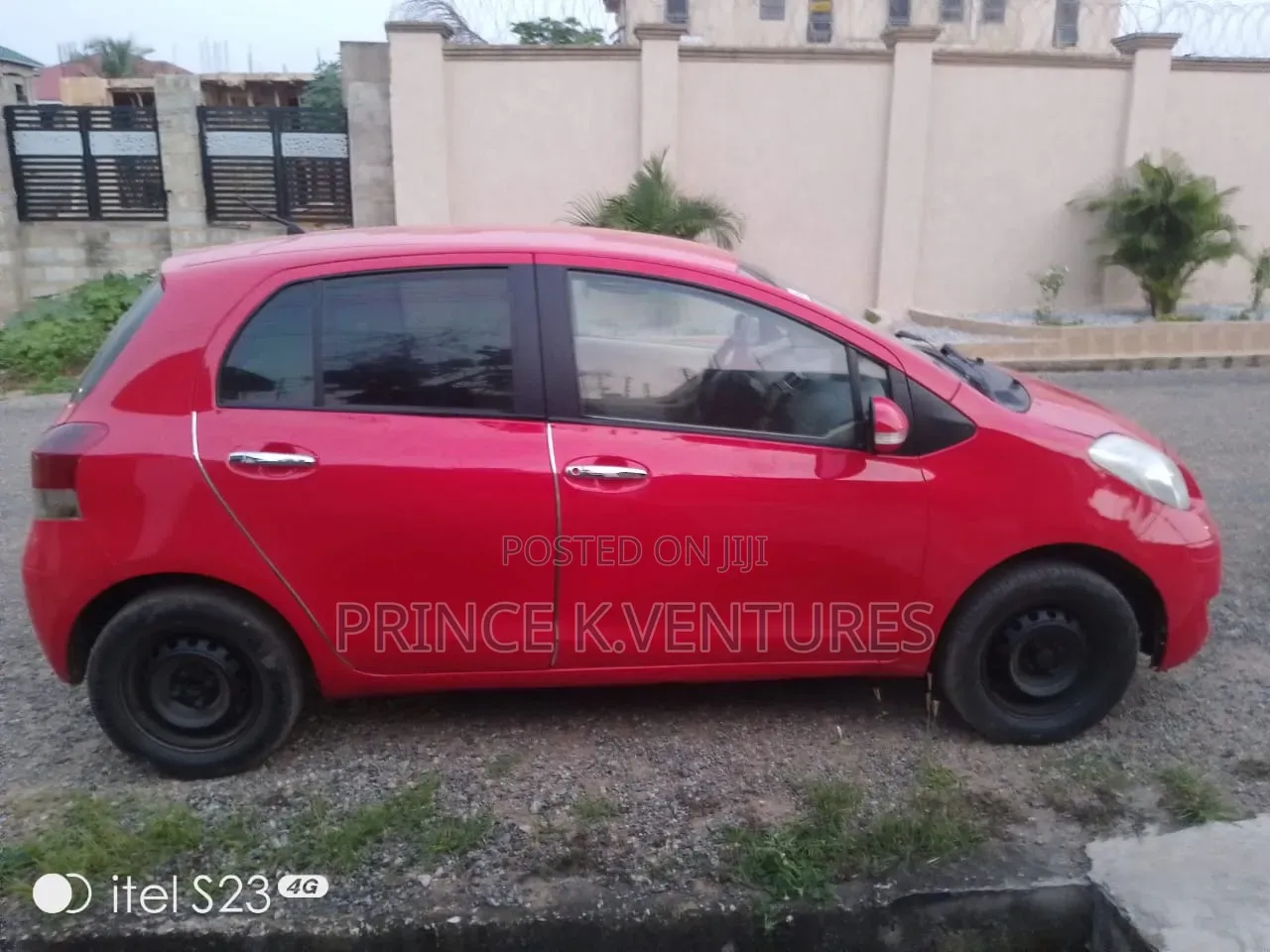 Toyota Vitz 1.3 AWD 3dr 2010 Red