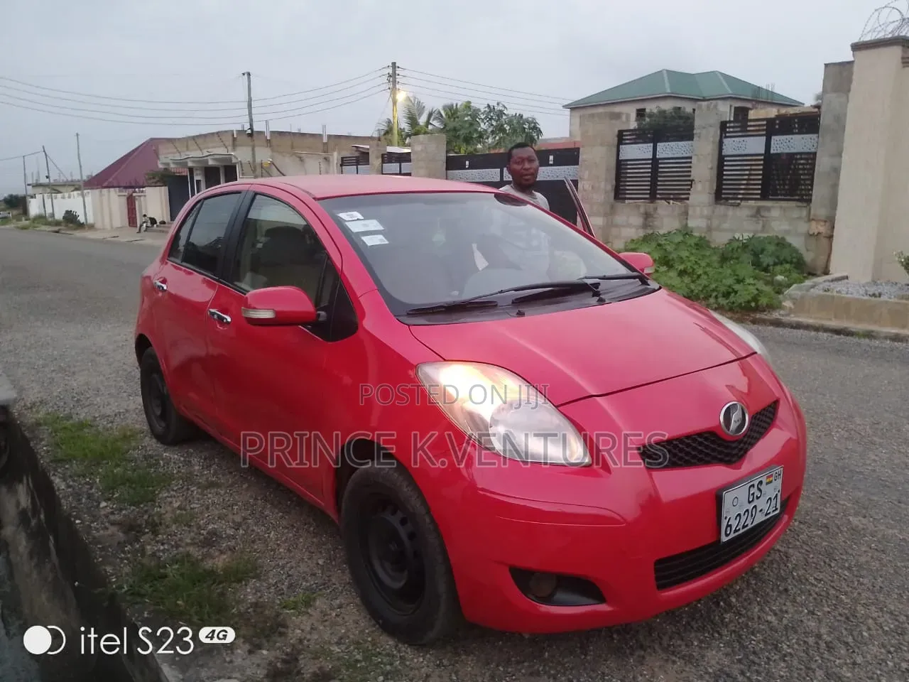 Toyota Vitz 1.3 AWD 3dr 2010 Red