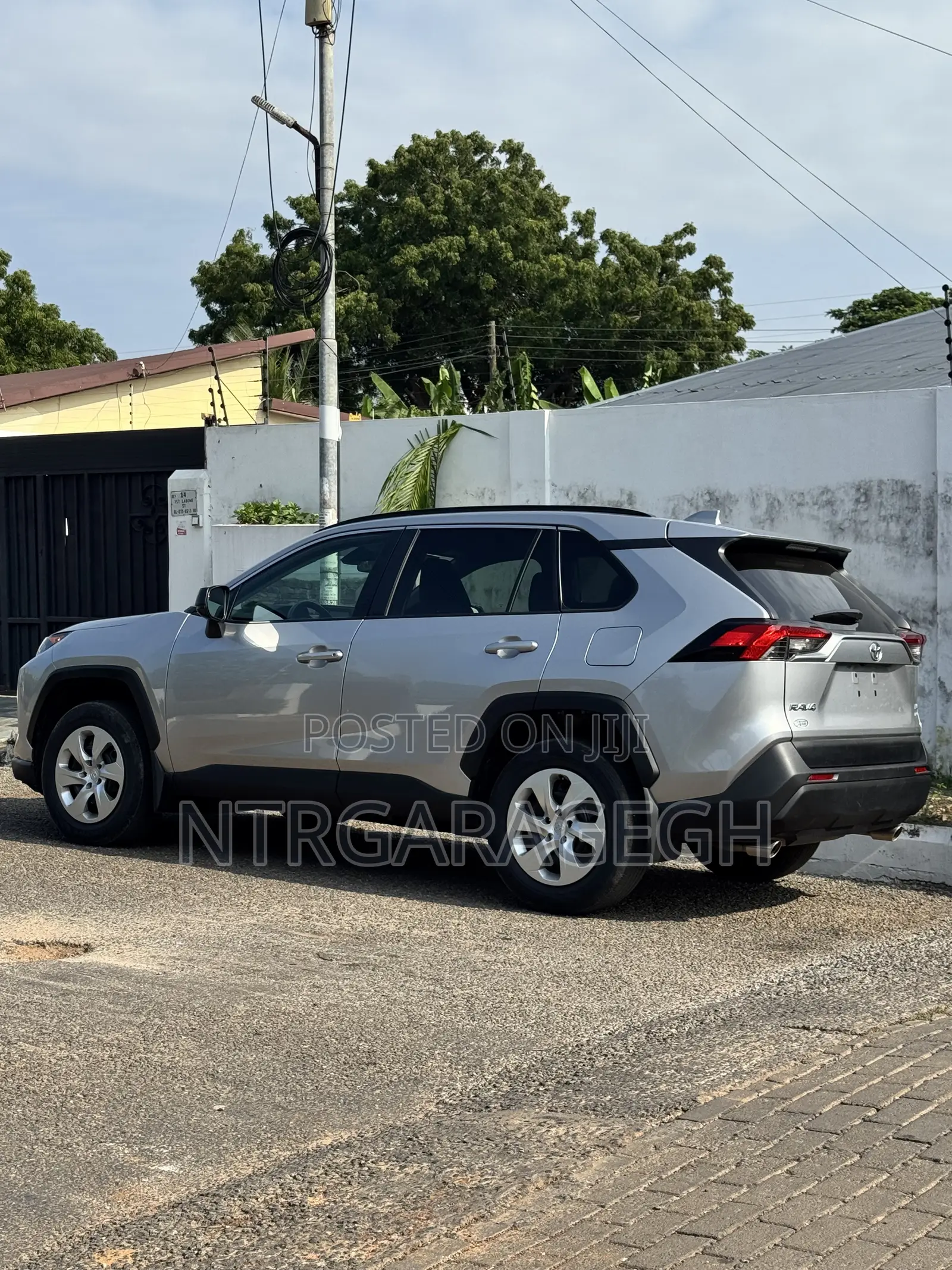 Toyota RAV4 LE FWD 2020 Gray