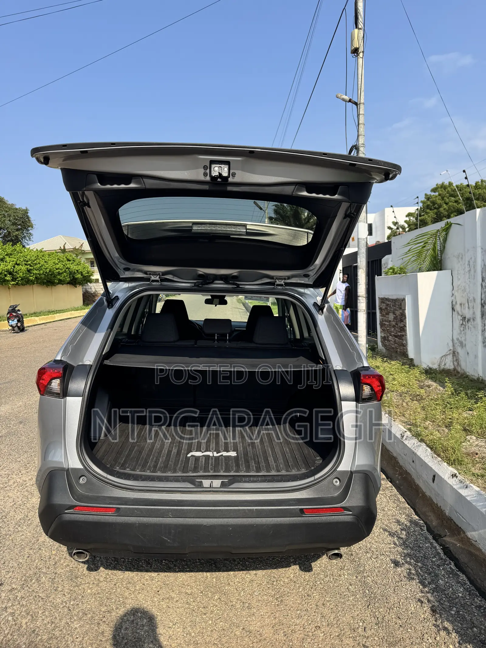Toyota RAV4 LE FWD 2020 Gray