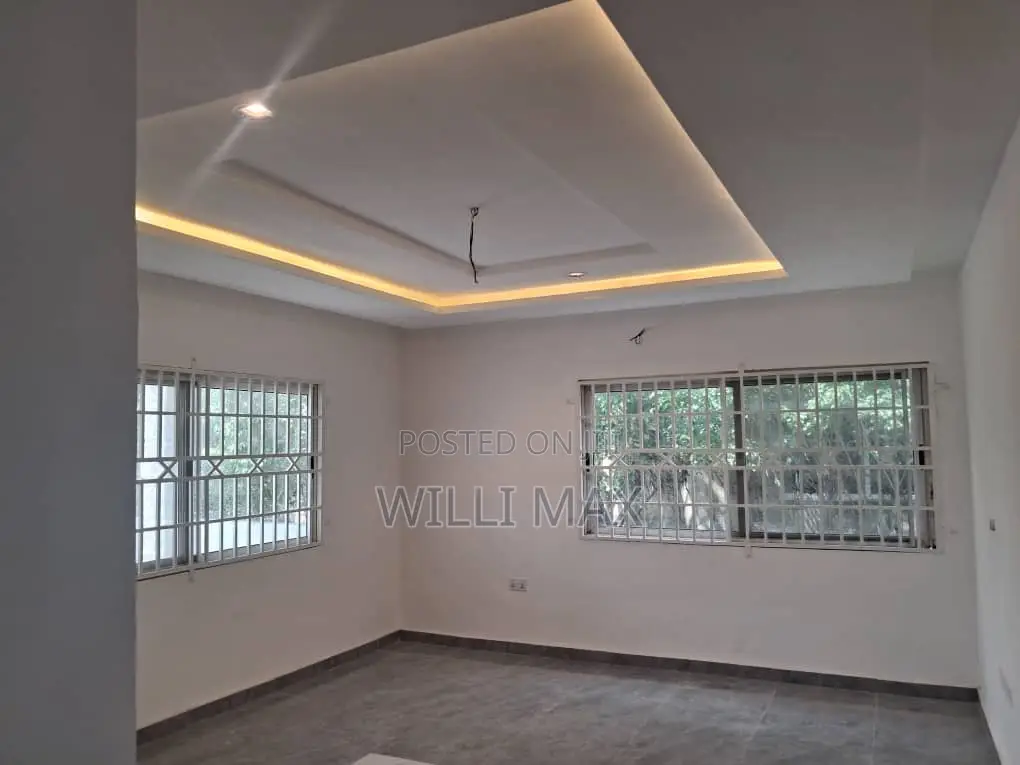 3bdrm Bungalow in Kuntunse Satellite, Amasaman for sale